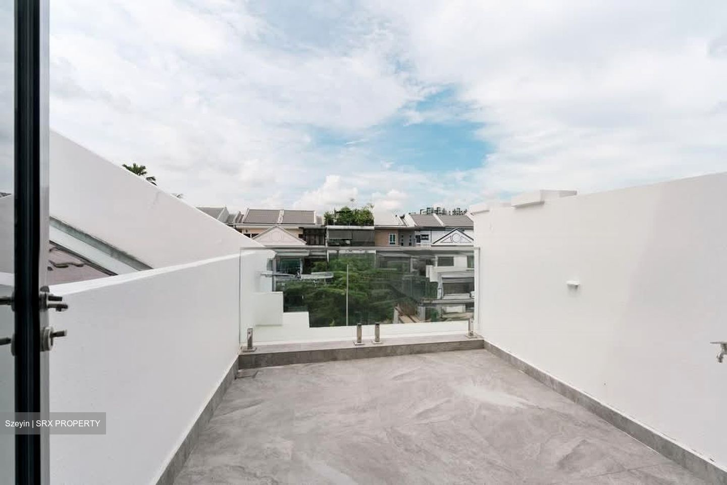 Hillside Drive (D19), Terrace #577920921